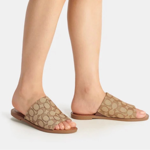 New in Box Coach Hazel Sandals in Signature Jacquard. - Picture 6 of 7